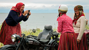 Estland Insel Kihnu Frauen Motorrad Foto Visit Estonia